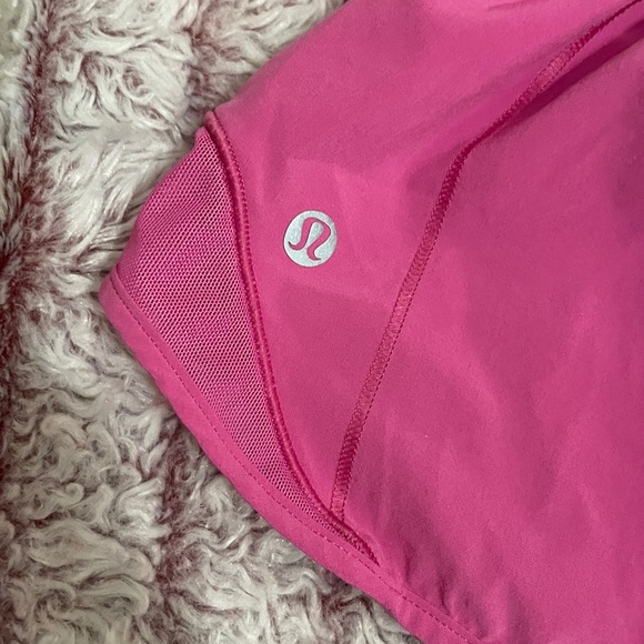 Sonic Pink Lululemon Low Rise 2.5 Hotty Hot Shorts - Picture 3 of 5